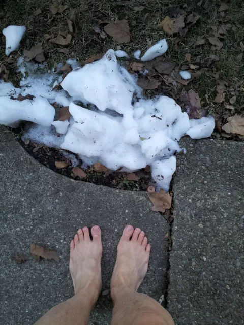Barefoot running in winter