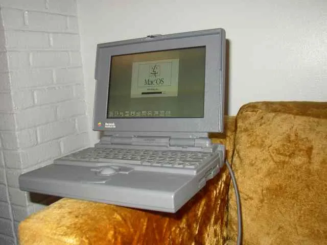 PowerBook 145B booting System 7