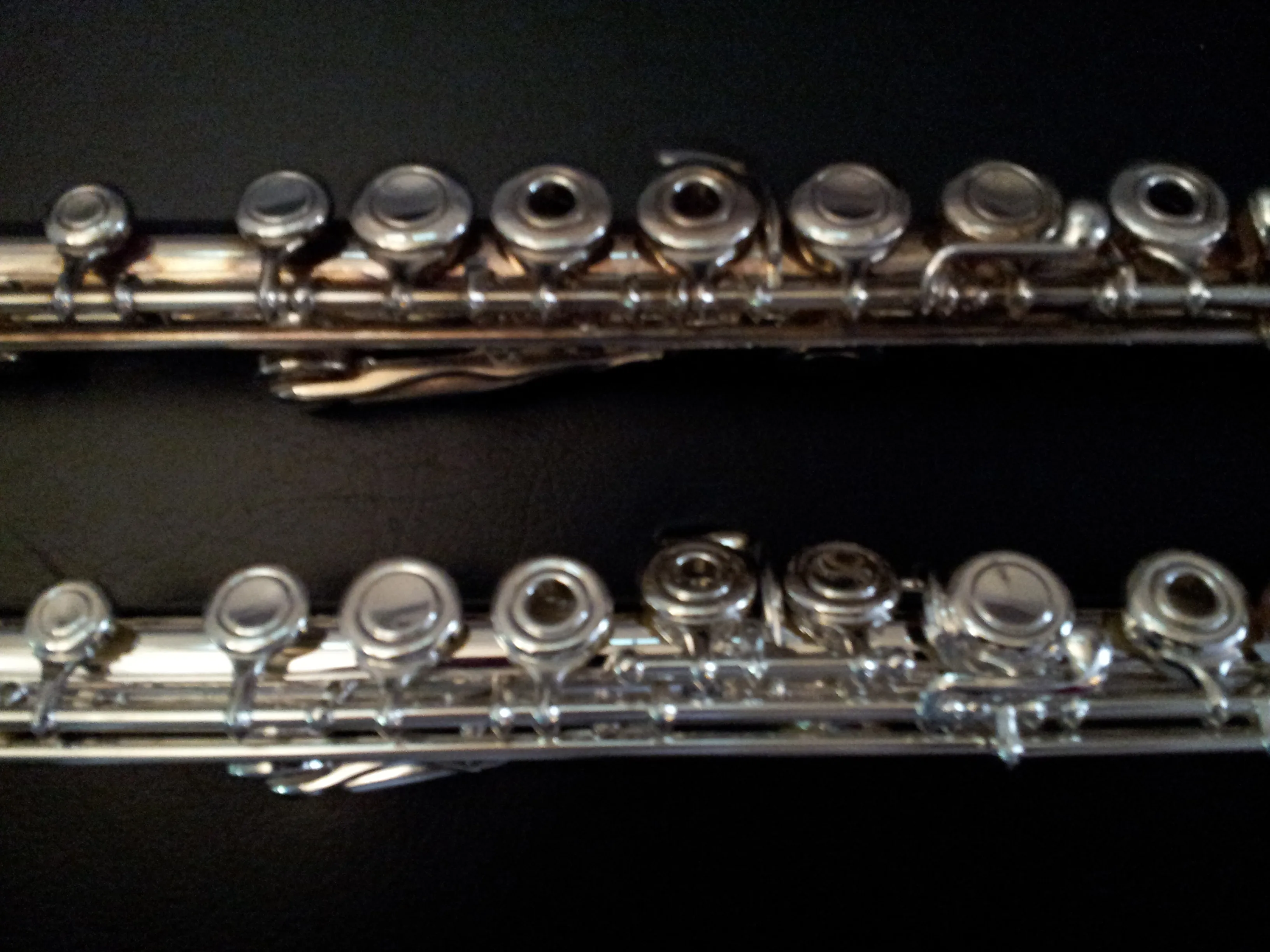 Comparing Yamaha YFL-381H with Azumi 3000 flute, closeup