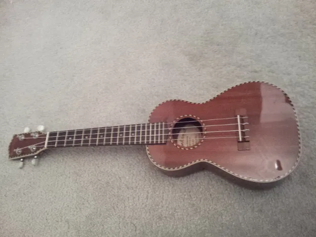 Mainland Classic Mahogany Concert ukulele