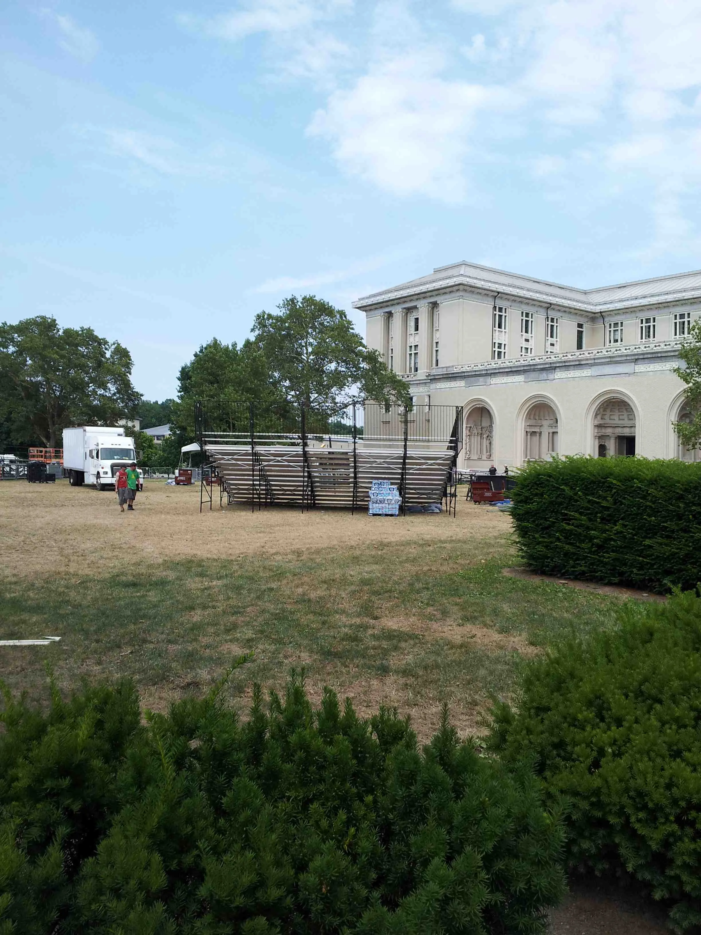 CFA lawn being set up for Obama