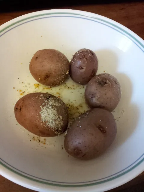 Boiled potatoes with garlic salt