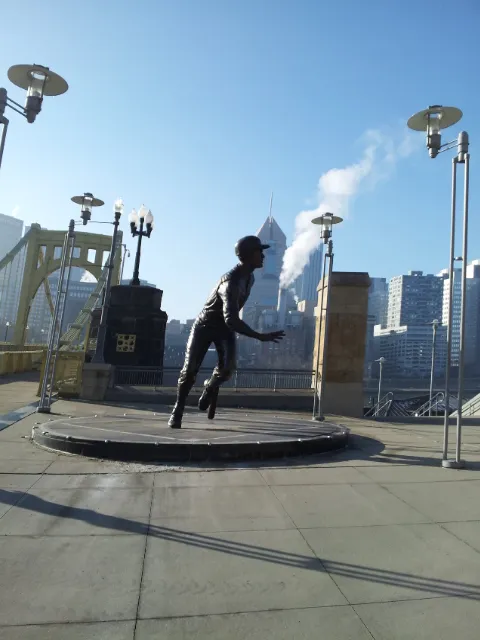 Approaching Roberto Clemente Bridge inbound