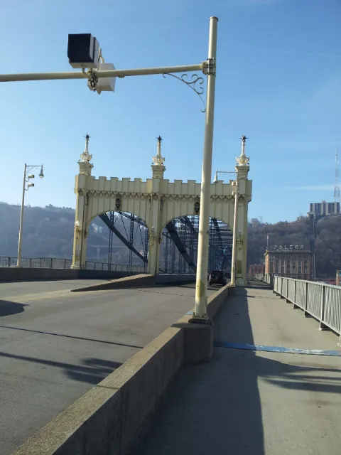 On Smithfield Street Bridge outbound