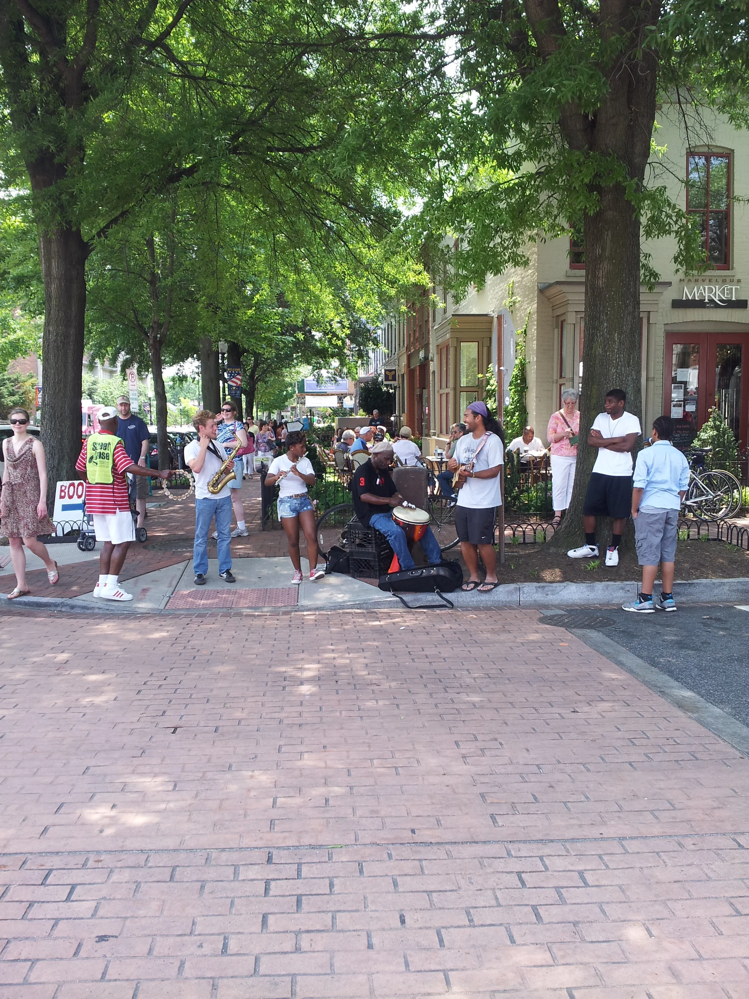 Abby and Franklin without shoes in DC