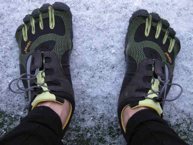 winter running in Vibram FiveFingers 